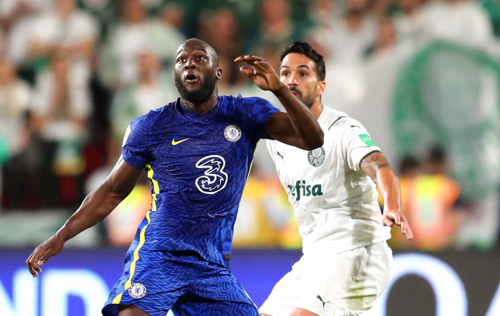 epa09750432 Romelu Lukaku (L) of Chelsea in action against Luan (R) of Palmeiras during the FIFA Club World Cup 2021 final soccer match between Chelsea FC and SE Palmeiras in Abu Dhabi, United Arab Emirates, 12 February 2022.  EPA/ALI HAIDER