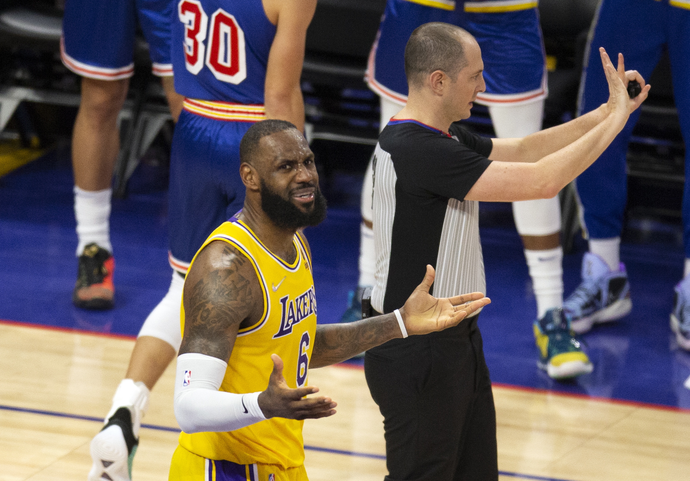 epa09751487 Los Angeles Lakers forward LeBron James (L) reacts to being called for a loose ball foul during the second half of their NBA game at Chase Center in San Francisco, California, USA, 12 February 2022.  EPA/D. ROSS CAMERON  SHUTTERSTOCK OUT