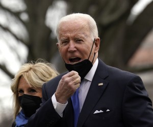 epa09756391 US President Joe Biden (R) with first lady Jill Biden (L) greets reporters upon their return to Washington from Camp David, as they walk on the South Lawn of the White House  in Washington, DC, USA, 14 February 2022.  EPA/YURI GRIPAS / POOL world rights