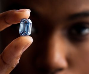epa09762150 Model Stephany Martins displays the 'De Beers Cullinan Blue' diamond during a press preview at Sotheby's in New York, New York, USA, 15 February 2022. The gem, with 15.10 carats, is the largest blue diamond to ever appear at auction and is estimated to sell for 48 million USD (42.2 million EUR) during an auction at Sotheby's Hong Kong in April 2022.  EPA/JUSTIN LANE