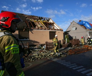 epa09765065 Polish firefighters protect and secure a broken roof of a residential building after strong winds in the night in Dobrzyca, Poland, 17 February 2022. The Institute of Meteorology and Water Management issued a warning concerning strong winds in Poland.  EPA/Tomasz Wojtasik POLAND OUT