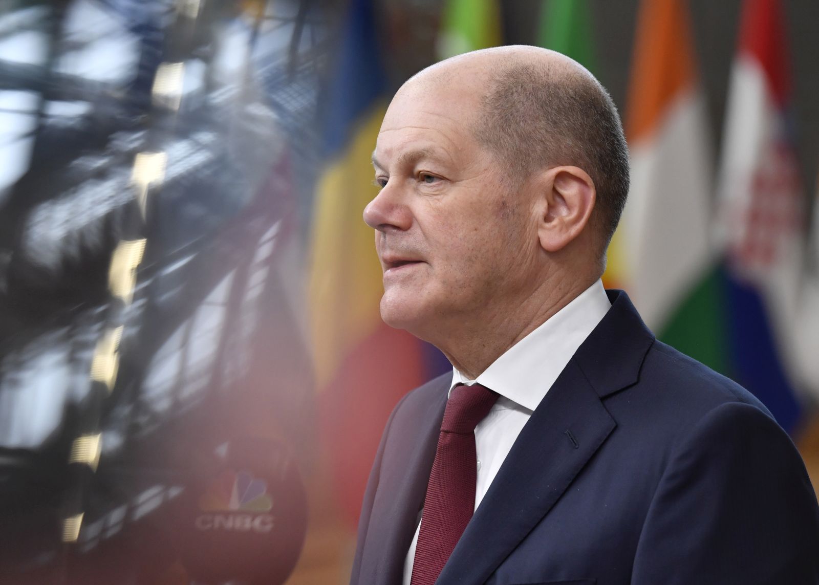 epa09766449 German Chancellor Olaf Scholz speaks with the media as he arrives for an European Union-African Union summit at the European Council building in Brussels, Belgium, 17 February 2022. European Union leaders meet with their African counterparts during a two-day summit in Brussels. The EU wants to re-engage with African nations and counter the growing influence from China and Russia across the continent.  EPA/GEERT VANDEN WIJNGAERT / POOL