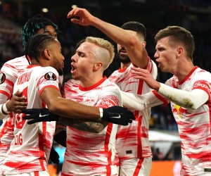 epa09767531 Leipzig’s Christopher Nkunku (2-L) celebrates with teammates after scoring the 1-1 goal during the UEFA Europa League play-off soccer match between RB Leipzig and Real Sociedad in Leipzig, Germany, 17 February 2022.  EPA/CLEMENS BILAN