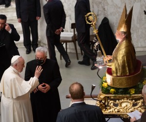 epa09778241 Pope Francis (L) blesses the staue of a saint at the end of the weekly general audience in the Paul VI Audience Hall, in Vatican City, 23 February 2022.  EPA/MAURIZIO BRAMBATTI