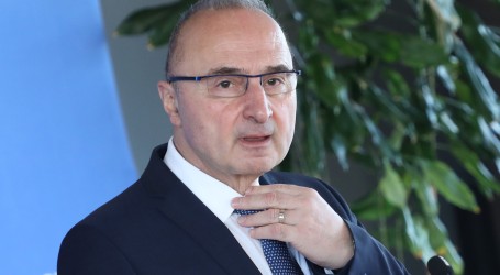 Grlić Radman ruskom veleposlaniku: “Zaustavite invaziju, mi smo preživjeli rat, znamo kakve su bile naše patnje”
