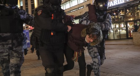 Građani Rusije protiv rata: Ruska policija privela više od 900 ljudi na proturatnim prosvjedima