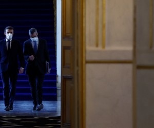epa09787169 French President Emmanuel Macron and Secretary General of the Elysee Palace Alexis Kohler arrive for a Defense Council meeting on the Russian-Ukrainian crisis, at the Elysee Palace in Paris, France, 26 February 2022.  EPA/CHRISTIAN HARTMANN / POOL  MAXPPP OUT