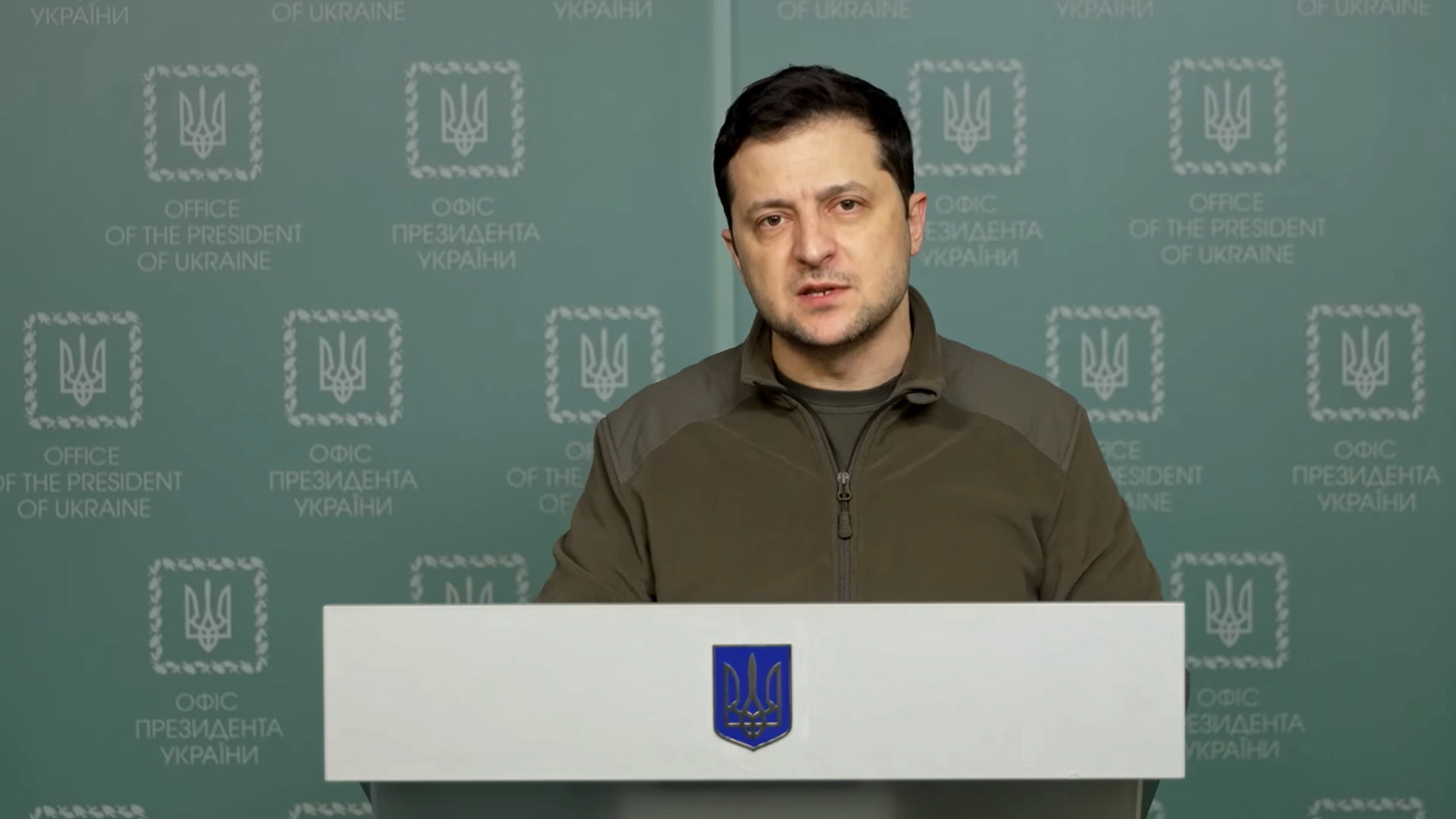 epaselect epa09786960 A still image taken from a handout video made released by the Ukrainian Presidential Press Service on 26 February 2022 shows Ukrainian President Volodymyr Zelensky speaking about the current situation in Kiev, Ukraine. Russian troops entered Ukraine on 24 February prompting the country's president to declare martial law and triggering a series of announcements by Western countries to impose severe economic sanctions on Russia.  EPA/UKRAINIAN PRESIDENTIAL PRESS SERVICE HANDOUT -- MANDATORY CREDIT: UKRAINIAN PRESIDENTIAL PRESS SERVICE -- HANDOUT EDITORIAL USE ONLY/NO SALES