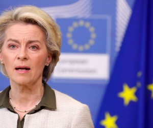 epa09789554 European Commission President Ursula von der Leyen gives a joint press statement on further measures to respond to the Russian invasion of Ukraine, at the European Commission in Brussels, Belgium, 27 February 2022. Von der Leyen announced the EU will shut down its airspace to Russian planes, ban Russian state media outlets RT and Sputnik, and buy and send weapons to Ukraine. Russian troops entered Ukraine on 24 February prompting the country's president to declare martial law and triggering a series of announcements by Western countries to impose severe economic sanctions on Russia.  EPA/STEPHANIE LECOCQ / POOL