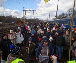 epa09791458 Ukrainians arriving with a humanitarian train from Lviv, stay at the campsite organized next to the Olkusz train station in Olkusz, Poland, 28 February 2022. Refugees will be able to benefit from medical assistance and Ukrainian language interpreters. Then, citizens of Ukraine will be transported by bus to accommodation places indicated by the Malopolska Region.  EPA/£UKASZ GAGULSKI POLAND OUT