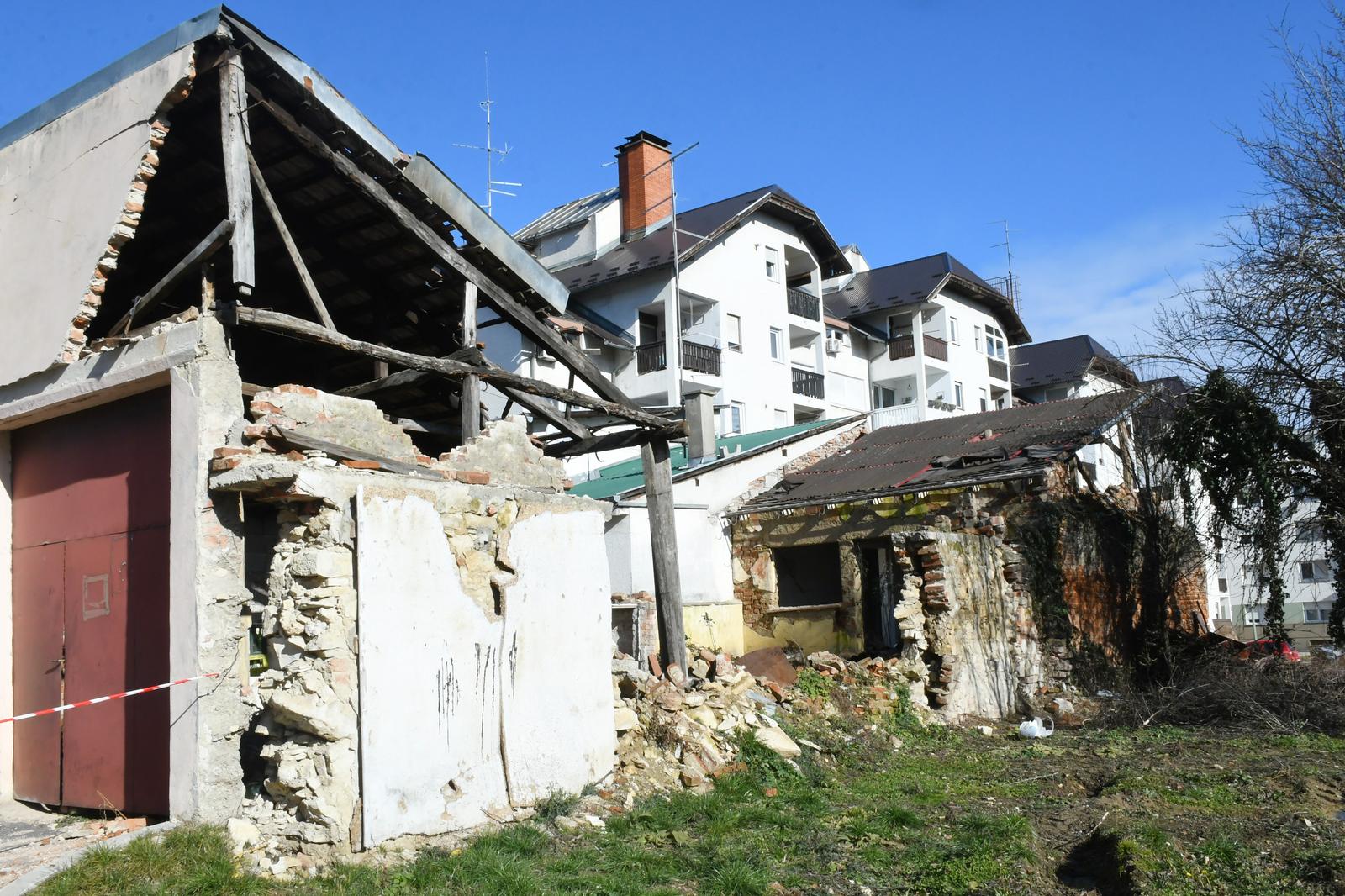 03.02.2022., Petrinja - Jos uvijek dosta rusevnih kuca podsjecaju na razorni potres koji je 29.prosinca 2020.pogodio grad. Photo: Nikola Cutuk/PIXSELL