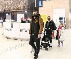 20.12.2021., Zagreb - Odlazak Kiare Gorsic na ljecenje u SAD sa majkom Mateom i ocem Valentino. Photo: Matija Habljak/PIXSELL
