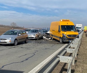 21, februara , 2022, Stara Pazova - Vise od 40 vozila ucestvovalo je u lancanom udesu koji se dogodio jutros oko 8.30 kod naplatne rampe na auto-putu kod Stare Pazove. Photo: M.M./ATAImages/PIXSELL