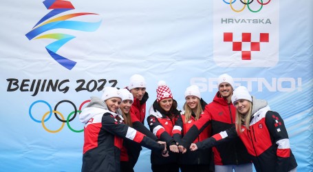 Zrinka Ljutić nosi hrvatsku zastavu na otvaranju Zimskih olimpijskih igara u Pekingu
