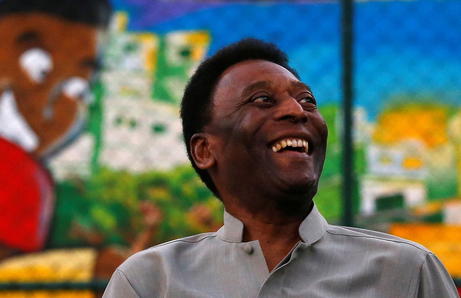 FILE PHOTO: Brazilian soccer legend Pele laughs during the inauguration of a refurbished soccer field at the Mineira slum in Rio de Janeiro September 10, 2014. REUTERS/Ricardo Moraes/File Photo Photo: RICARDO MORAES/REUTERS