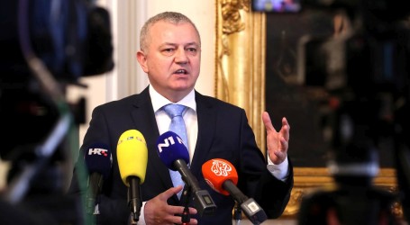 Ministar Horvat: “Nema potrebe za ostavkom niti je to netko tražio. Dinamika obnove efikasnija je iz tjedna u tjedan”