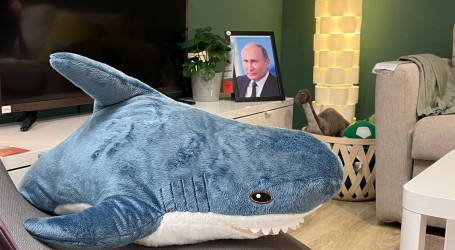Ne, u zagrebačkoj IKEA-i nisu postavljene fotografije Putina – “Riječ je o fotomontaži”
