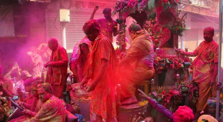 Indijski ‘Holi’: Plesom u hipnotičkom ritmu i šarenim bojama pozdravljaju proljeće
