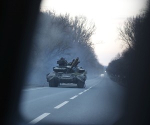 epaselect epa09783621 A Ukrainian tank moves near town of Kharkiv east of Ukraine 24 February 2022 (issued 25 February2022). Russian troops entered Ukraine on 24 February prompting the country's president to declare martial law.  EPA/ZURAB KURTSIKIDZE