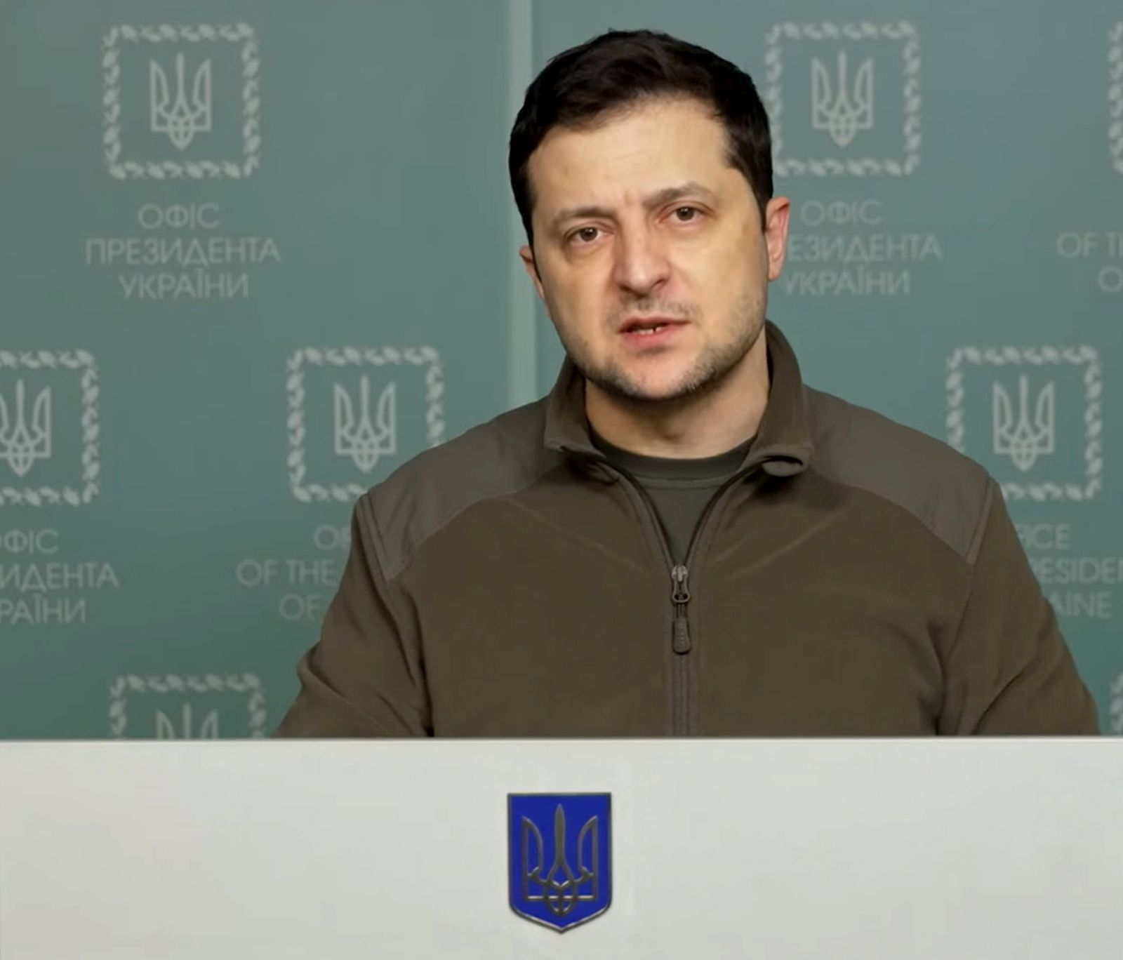 epaselect epa09786960 A still image taken from a handout video made released by the Ukrainian Presidential Press Service on 26 February 2022 shows Ukrainian President Volodymyr Zelensky speaking about the current situation in Kiev, Ukraine. Russian troops entered Ukraine on 24 February prompting the country's president to declare martial law and triggering a series of announcements by Western countries to impose severe economic sanctions on Russia.  EPA/UKRAINIAN PRESIDENTIAL PRESS SERVICE HANDOUT -- MANDATORY CREDIT: UKRAINIAN PRESIDENTIAL PRESS SERVICE -- HANDOUT EDITORIAL USE ONLY/NO SALES
