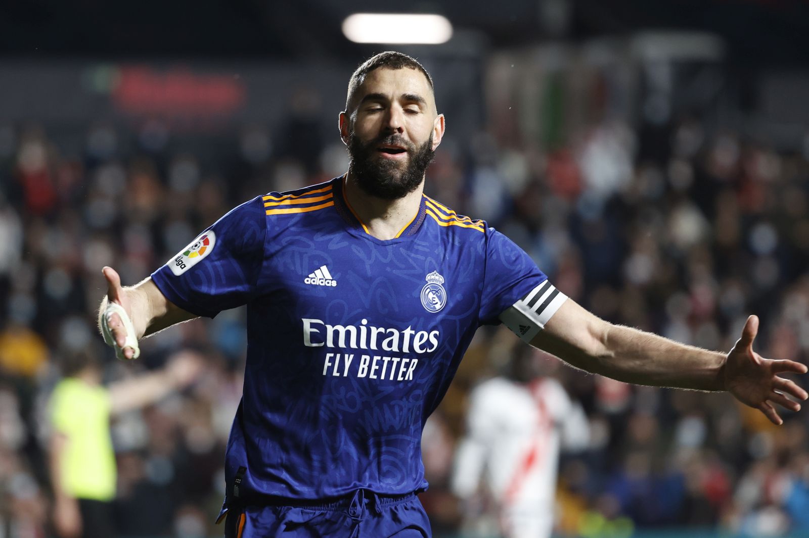 epa09787645 Real Madrid's Karim Benzema celebrates after scoring the 1-0 lead during the Spanish LaLiga soccer match between Rayo Vallecano and Real Madrid in Madrid, Spain, 26 February 2022.  EPA/Chema Moya
