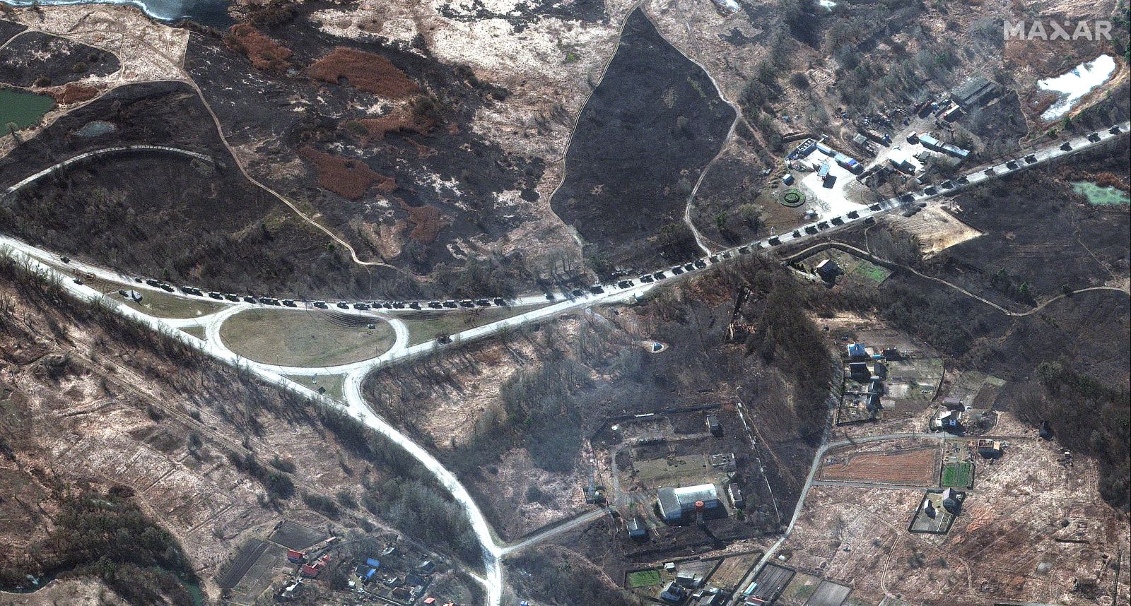 epa09792765 A handout satellite image made available by Maxar Technologies shows part of a military convoy southern Ivankiv, Ukraine, 28 February 2022.  EPA/MAXAR TECHNOLOGIES HANDOUT -- MANDATORY CREDIT: SATELLITE IMAGE 2022 MAXAR TECHNOLOGIES -- THE WATERMARK MAY NOT BE REMOVED/CROPPED -- HANDOUT EDITORIAL USE ONLY/NO SALES