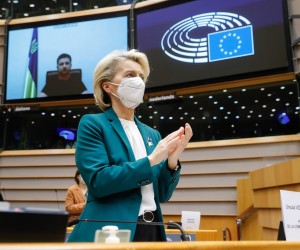 epa09793475 EU Commission President Ursula von Der Leyen claps as Ukrainian President Volodymyr Zelensky appears on large screens via video conference to address members of the European Parliament during an extraordinary Plenary session debating on the 'Russian aggression against Ukraine' at the European Parliament in Brussels, Belgium, 01 March 2022. MEPs will debate 'Russia's invasion of Ukraine' and vote on a related resolution.  EPA/STEPHANIE LECOCQ