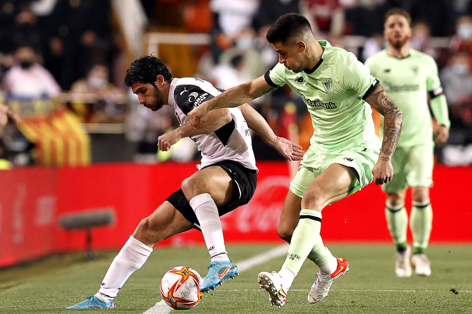 epa09797479 Valencia's Goncalo Guedes (L) in action against Bilbao's Yuri Berchiche (R) during the Spanish King's Cup semi final, second leg soccer match between Valencia CF and Athletic Bilbao in Valencia, Spain, 02 March 2022.  EPA/Kai Foersterling