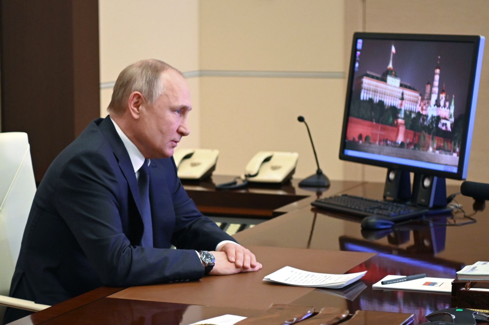epa09799484 Russian President Vladimir Putin chairs a meeting with members of the Russian Security Council via teleconference call at the Novo-Ogaryovo state residence outside Moscow, Russia, 03 March 2022. Russian troops entered Ukraine on 24 February prompting the country's president to declare martial law and triggering a series of severe economic sanctions imposed by Western countries on Russia.  EPA/ANDREY GORSHKOV / KREMLIN POOL/SPUTNIK MANDATORY CREDIT