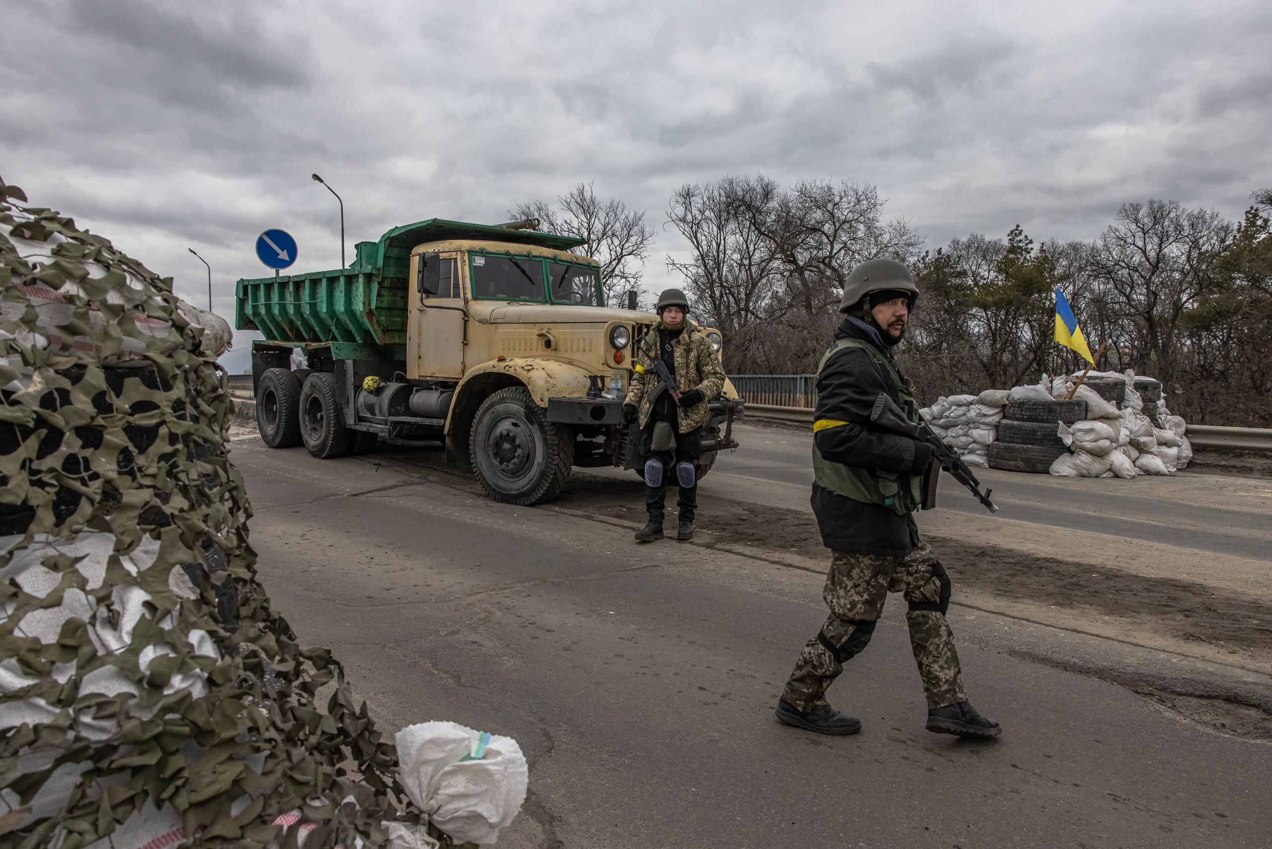 epa09804501 Members of the Territorial Defense Forces stand guard at a checkpoint in the eastern frontline of Kyiv (Kiev) region, Ukraine, 05 March 2022. According to the United Nations (UN), at least one million people have fled Ukraine to neighboring countries since the beginning of Russia's military aggression on 24 February 2022.  EPA/ROMAN PILIPEY