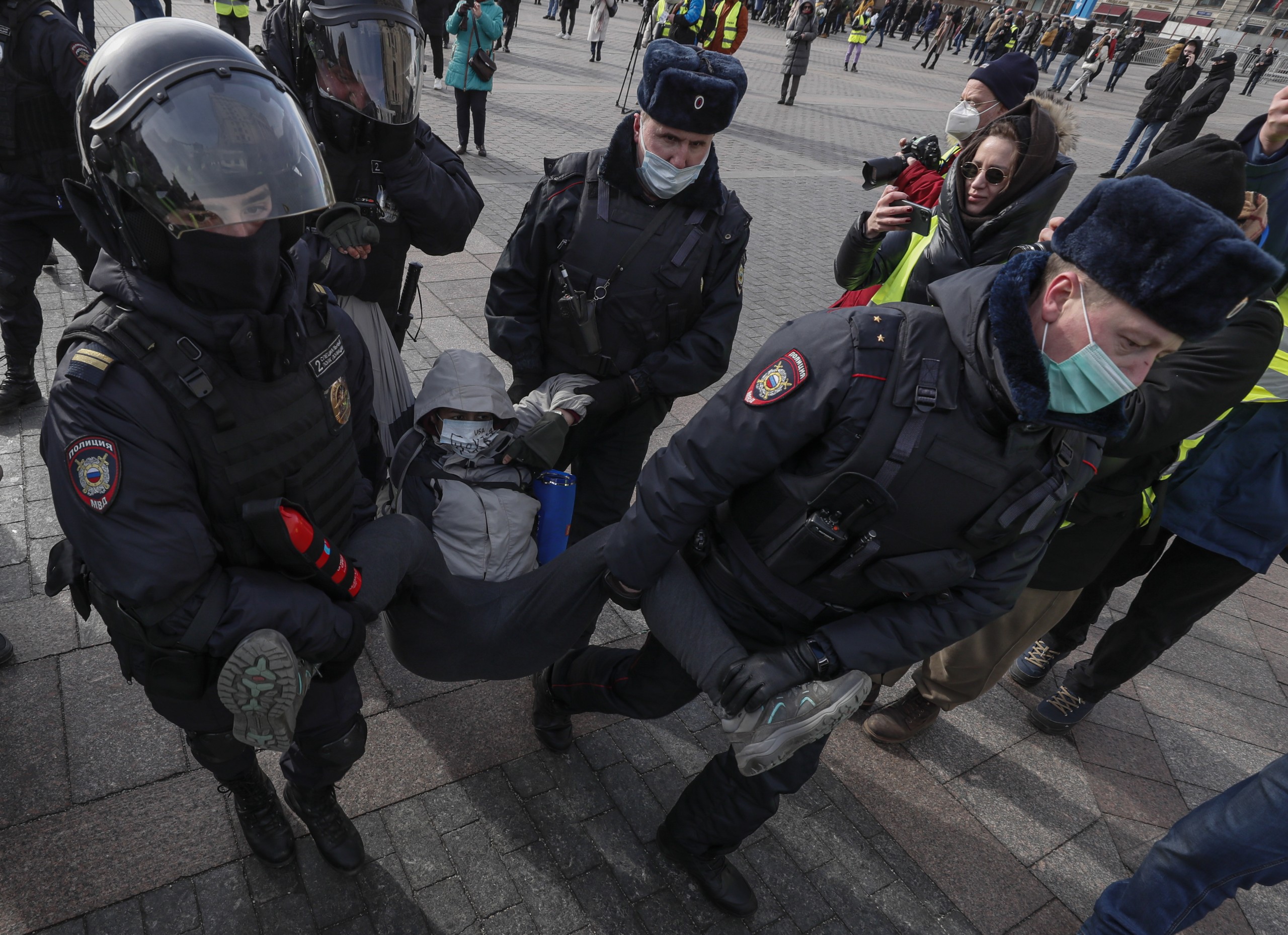 epa09805141 Russian policemen detain a participant in an unauthorized rally against the Russian invasion of Ukraine, in downtown Moscow, Russia, 06 March 2022. Kremlin critic Alexei Navalny on 04 March called on Russians worldwide to take to the streets on 06 March and protest against Putin's military operation in Ukraine. According to independent Russian human rights group OVD-Info, hundreds of people were arrested in protests throughout major Russian cities on 06 March.  EPA/YURI KOCHETKOV