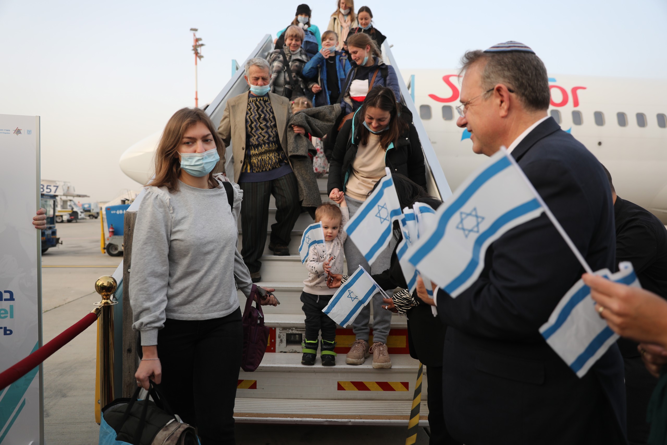 epa09805772 Ukrainian Jews disembark a plane arriving at Ben Gurion international airport near Tel Aviv, Israel, 06 March 2022. Three flights carrying around 300 Ukrainian Jews arrived from Poland and Moldova on 06 March as part of an operation organized by the Israeli government and Jewish Agency to allow Jewish immigrants fleeing the war in Ukraine into Israel amid estimates that some 10,000 people will arrive in the coming weeks.  EPA/ABIR SULTAN
