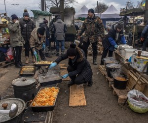 epa09813085 Local residents cook at a makeshift camp next to a checkpoint, in Kyiv (Kiev), Ukraine, 09 March 2022. At the makeshift camp local residents cook hot meals and other food for Ukrainian soldiers and other people. Ukrainian Foreign Minister Dmytro Kuleba will meet with Russian Foreign Minister Sergei Lavrov for diplomatic talks on 10 March in Turkey. Russian troops entered Ukraine on 24 February prompting the country's president to declare martial law and triggering a series of severe economic sanctions imposed by Western countries on Russia.  EPA/ROMAN PILIPEY
