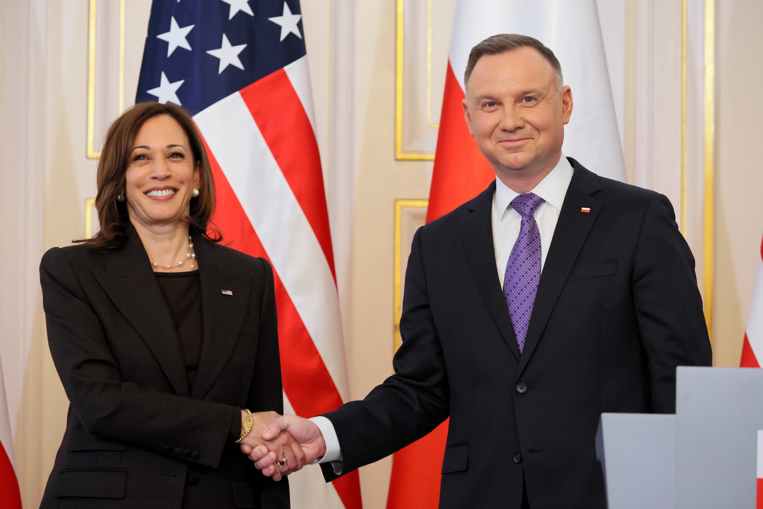 epa09814513 U.S. vice president Kamala Harris (L) and Polish President Andrzej Duda (R) attend a press conference after their meeting at the Belvedere Palace in Warsaw, Poland, 10 March 2022. The visit of the US vice president is a demonstration of the United States' support for NATO's eastern flank allies in the face of Russian aggression on Ukraine.  EPA/LESZEK SZYMANSKI POLAND OUT