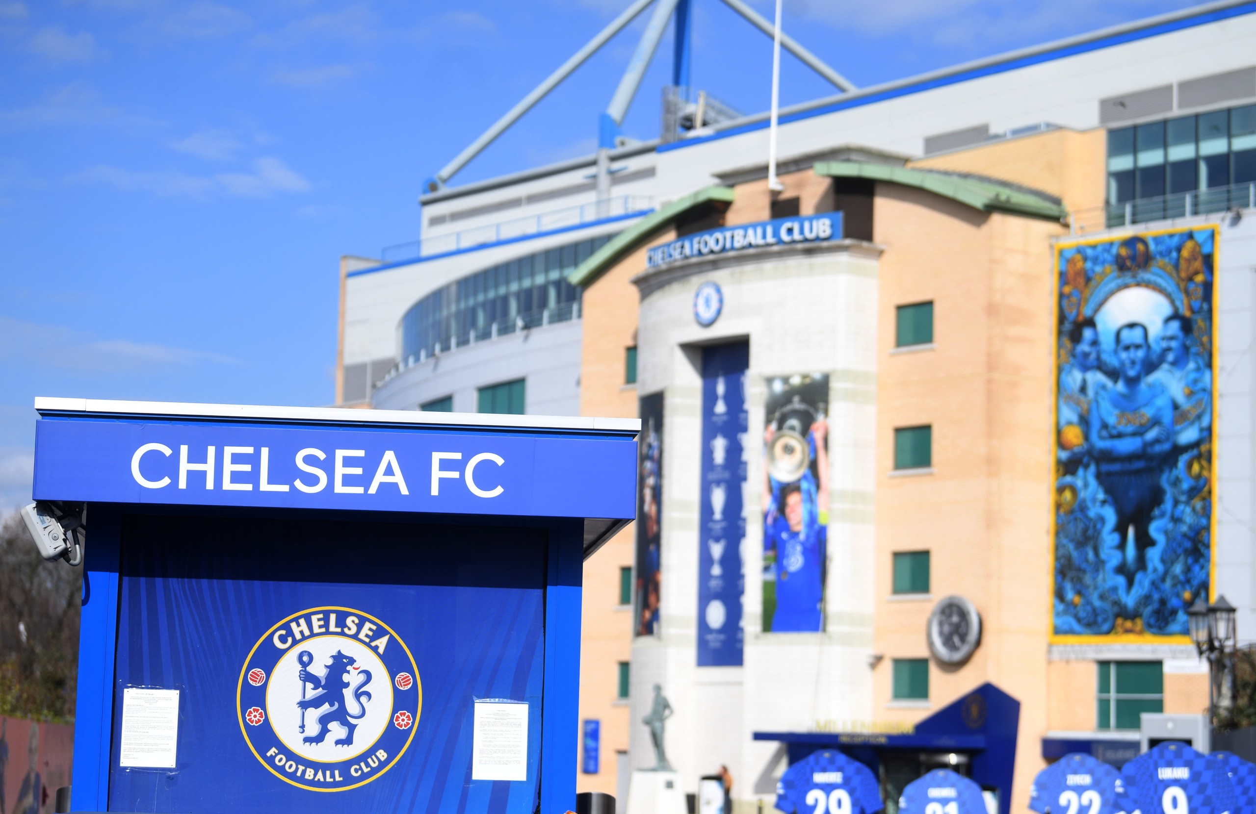 epa09814467 General view of the Chelsea Football Club's ground at Stamford Bridge in west London, Britain, 10 March 2022. Chelsea FC owner Roman Abramovich has been sanctioned by the UK government as part of its response to Russia's invasion of Ukraine.  EPA/NEIL HALL