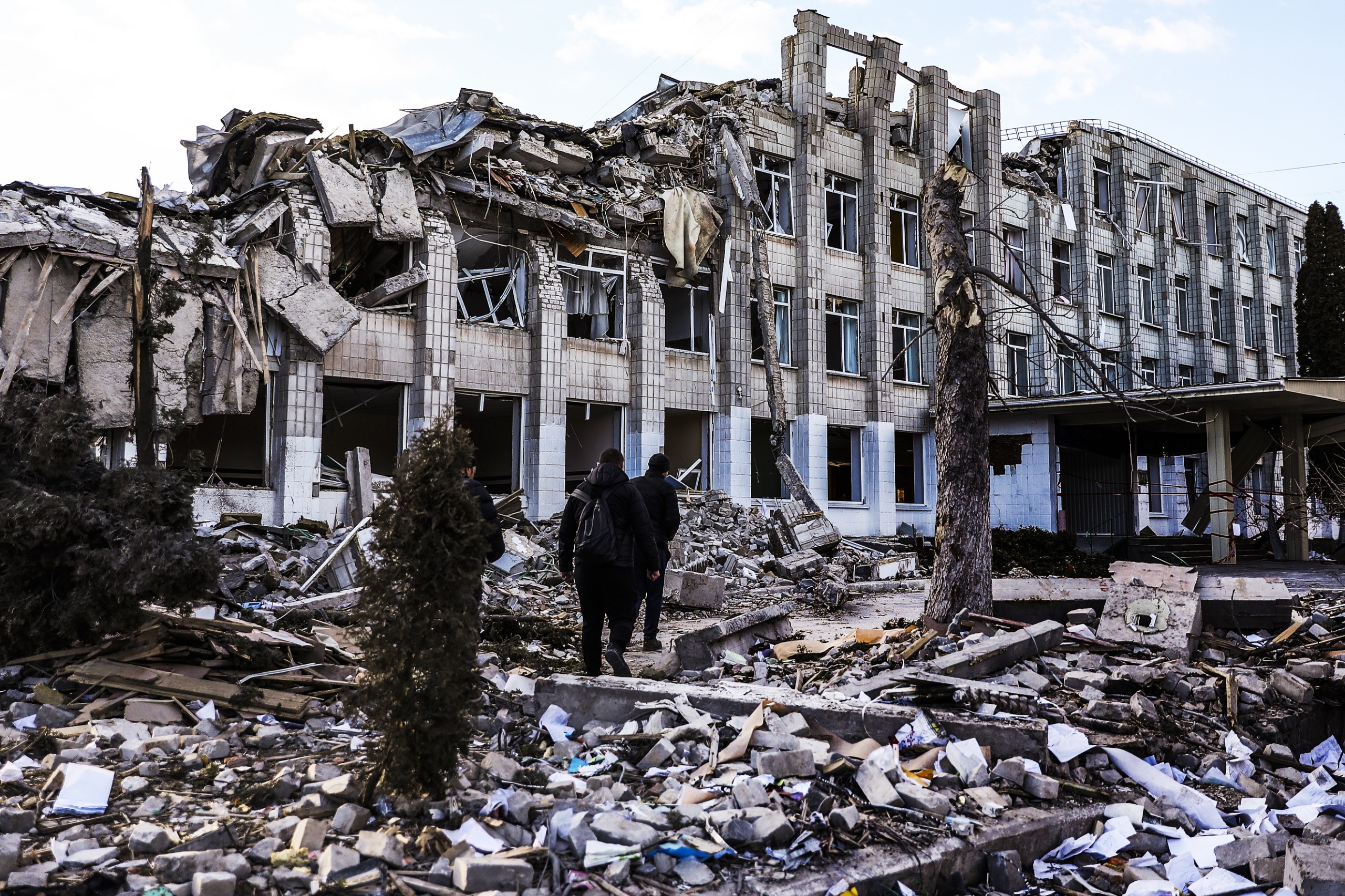epa09818263 The destroyed main building of school number 25, after being bombed  in Zhytomyr, Ukraine, 11 March 2022. According to the United Nations refugee agency UNHCR, over 2.5 million people have fled Ukraine since the Russian invasion began on 24 February. Many, however, have decided to stay and fight.  EPA/MIGUEL A. LOPES