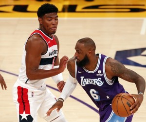 epa09818525 Los Angeles Lakers forward LeBron James (R) in action against Washington Wizards forward Rui Hachimura during the second quarter of the NBA game between the Los Angeles Lakers and the Washington Wizards at the Crypto.com Arena in Los Angeles, California, USA, 11 March 2022.  EPA/ETIENNE LAURENT  SHUTTERSTOCK OUT