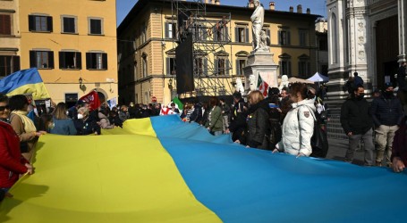 Tisuće u Firenci slušale Zelenskog; u Francuskoj prosvjedi protiv ruske agresije