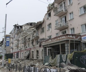 epa09819209 General view of the historical building of Ukraine Hotel after recent shelling in Chernihiv, Ukraine, 12 March 2022. Civillian infrastructure of the city is being targeted with airstrikes. Russian troops entered Ukraine on 24 February prompting the country's president to declare martial law and triggering a series of announcements by Western countries to impose severe economic sanctions on Russia.  EPA/SERGIY STARODAVNIY