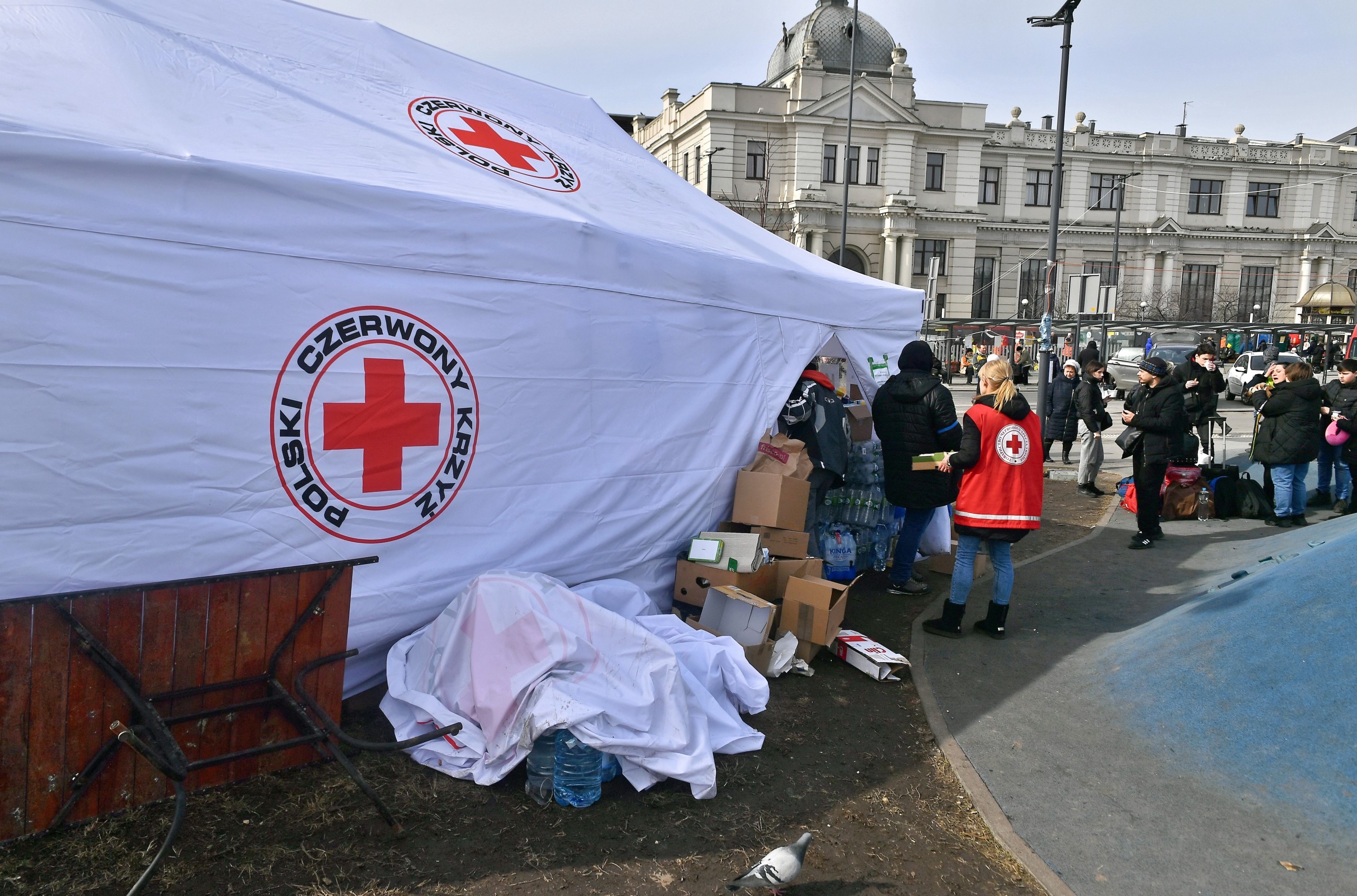epa09820839 Polish Red Cross tent in front of the railway station in Lviv, western Ukraine, 12 March 2022 (issued 13 March 2022). Russian troops entered Ukraine on 24 February prompting the country's president to declare martial law and over 2.5 million people to flee the country, according to UNHCR figures.  EPA/ANDRZEJ LANGE POLAND OUT