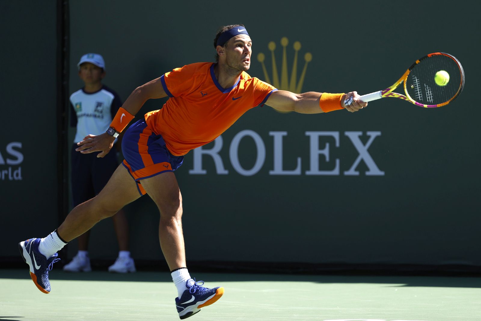 epa09825521 Rafael Nadal of Spain in action against Daniel Evans of Great Britain during the BNP Paribas Open tennis tournament at the Indian Wells Tennis Garden in Indian Wells, California, USA, 14 March 2022.  EPA/JOHN G MABANGLO