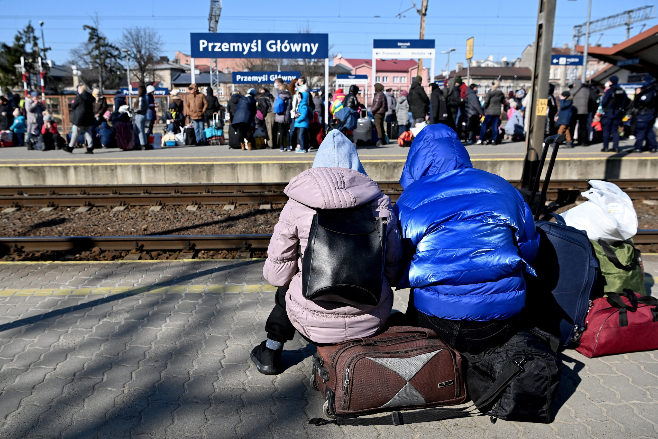 Przemyśl, Poljska, 17.03.2022. - Izbjeglice iz Ukrajine na željezničkoj stanici u Przemyślu. U tijeku je invazija Rusije na Ukrajinu. foto (dd/jm) PAP/Darek Delmanowicz
