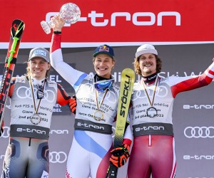 epa09835759 (L-R) - Second placed Henrik Kristoffersen of Norway, winner Marco Odermatt of Switzerland and third placed Manuel Feller of Austria celebrate on the podium of the men's Giant-Slalom overall leader's trophy at the FIS Alpine Skiing World Cup finals in Meribel, France, 19 March 2022.  EPA/URS FLUEELER