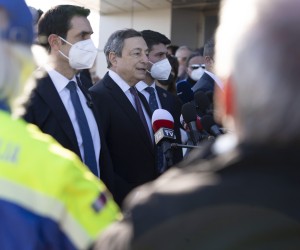 epa09840859 A handout picture made available by the Chigi Palace (Palazzo Chigi) Press Office shows Italian Prime Minister Mario Draghi (C) during his visit to the regional Civil Protection headquarters in Palmanova, near Udine, Italy, 21 March 2022. He also visited the hub where vehicles and materials leaving for Ukraine are stored. Draghi hailed the Italian public and institutions' efforts to help the people of Ukraine after the Russian invasion. ATTENTION EDITORS: Editorial use only in connection with reporting on the events depicted in the image)  EPA/FILIPPO ATTILI / HANDOUT  HANDOUT EDITORIAL USE ONLY/NO SALES