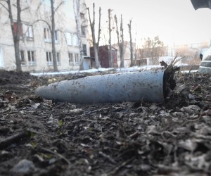 epa09841375 The debris of a rocket in Lisne village, near Kharkiv, Ukraine, 21 March 2022. Russian troops entered Ukraine on 24 February prompting the country's president to declare martial law and triggering a series of announcements by Western countries to impose severe economic sanctions on Russia.  EPA/Andrzej Lange POLAND OUT