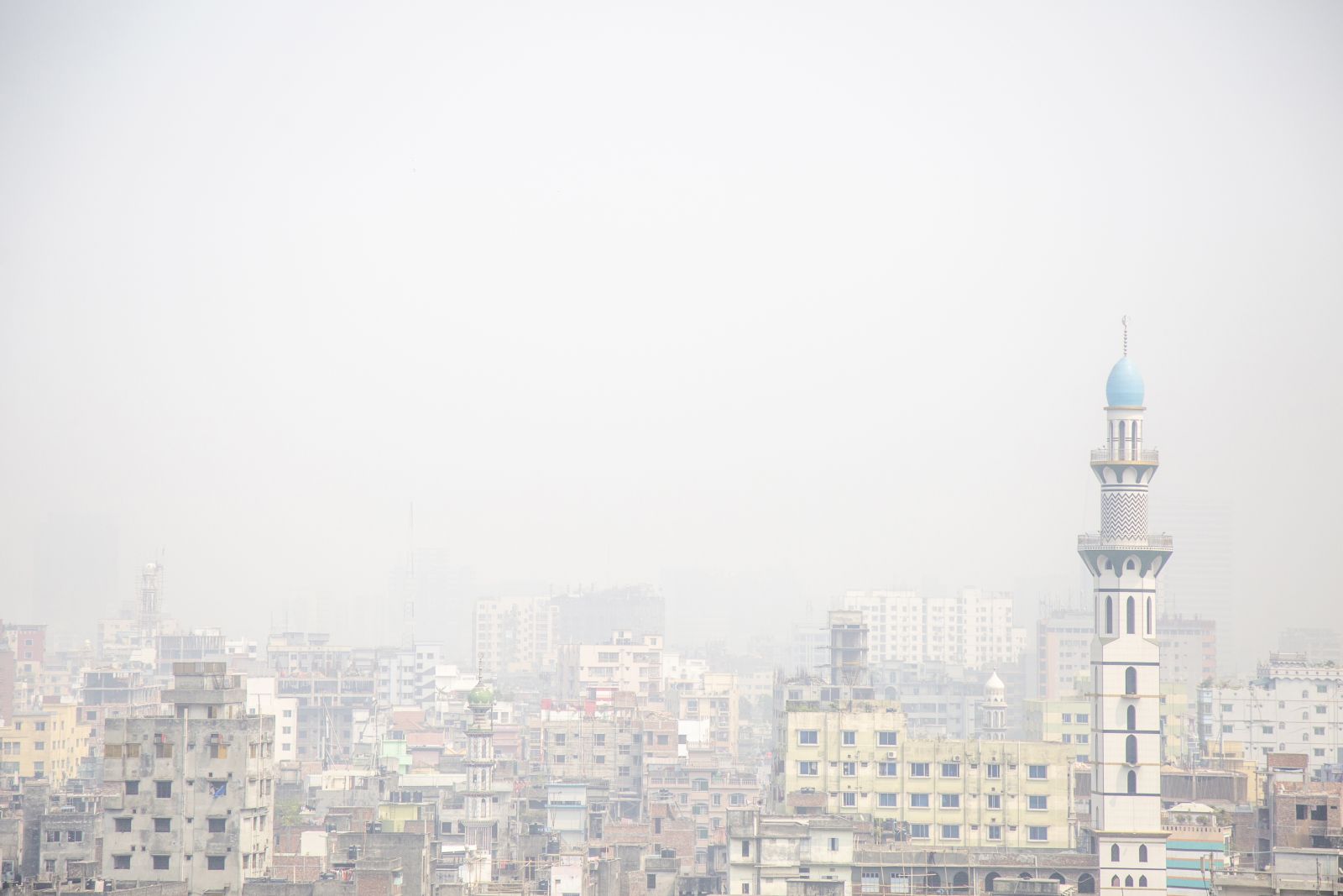 epa09841667 A general view of buildings engulfed in a thick layer of smog in Dhaka, Bangladesh, 22 March 2022. According to the Air Quality Index (AQI), Dhaka's air is the most polluted in the world.  EPA/MONIRUL ALAM