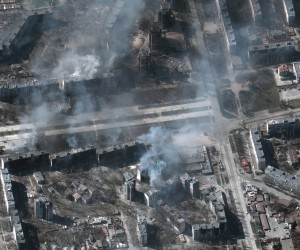 epa09843367 A handout satellite image made available by Maxar Technologies shows buildings on fire, in Mariupol, Ukraine, 22 March 2022.  Russian troops entered Ukraine on 24 February prompting the country's president to declare martial law and triggering a series of announcements by Western countries to impose severe economic sanctions on Russia.  EPA/MAXAR TECHNOLOGIES HANDOUT -- MANDATORY CREDIT: SATELLITE IMAGE 2022 MAXAR TECHNOLOGIES -- THE WATERMARK MAY NOT BE REMOVED/CROPPED -- HANDOUT EDITORIAL USE ONLY/NO SALES