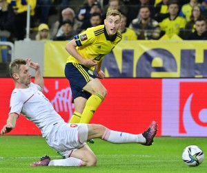 epa09847526 Swedens Dejan Kulusevski  (R) battles for the ball with Czech Republics Jakub Brabec
during the group B  FIFA World Cup 2022 qualification playoff soccer match between Sweden and the Czech Republic at Friends Arena in Stockholm, Sweden, 24 March 2022.  EPA/Jonas Ekstromer SWEDEN OUT