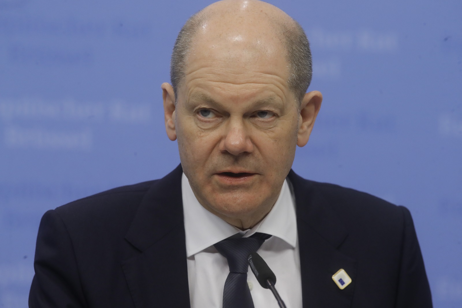 epa09849597 German Chancellor Olaf Scholz gives a press conference at the end of a two day European Council Summit in Brussels, Belgium, 25 March 2022.  EPA/OLIVIER HOSLET