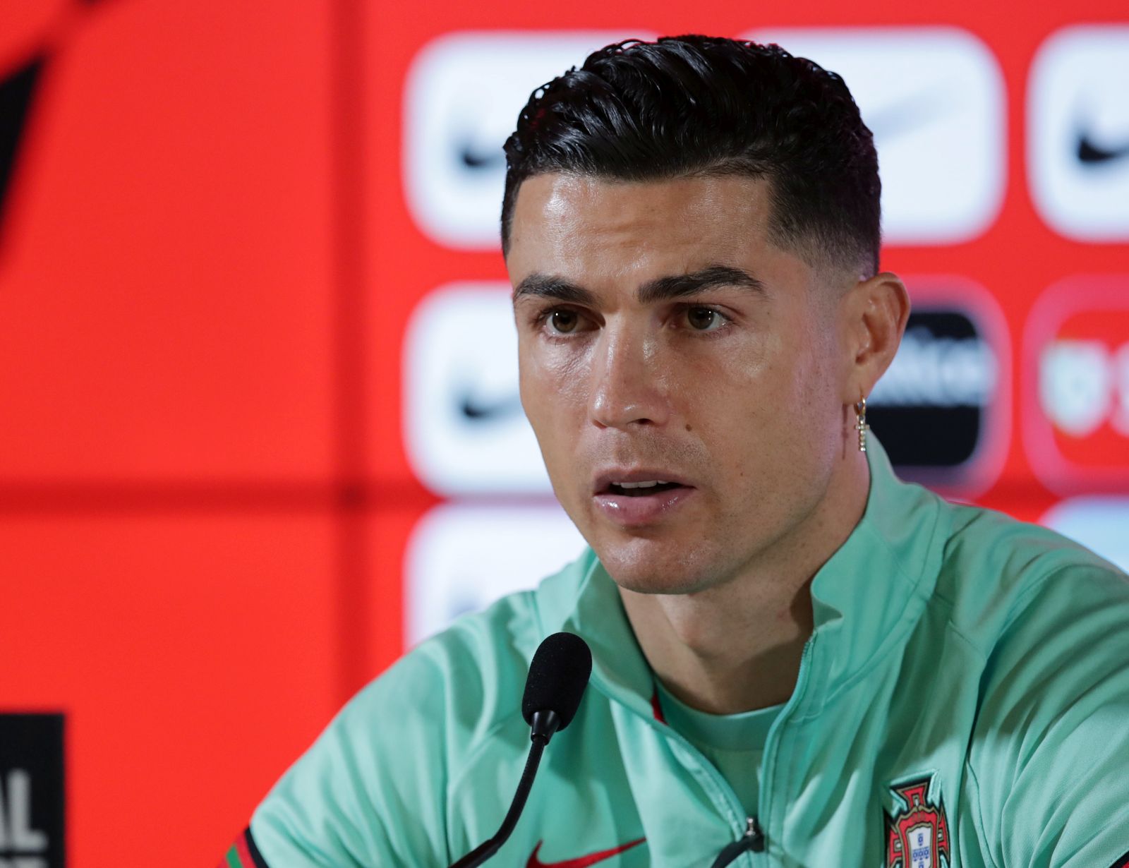 epa09855621 Portugal's player Cristiano Ronaldo attends a press conference at Dragao stadium in Porto, Portugal, 28 March 2022.  Portugal will face North Macedonia in their FIFA World Cup Qatar 2022 play-off qualifying soccer match on 29 March 2022.  EPA/ESTELA SILVA